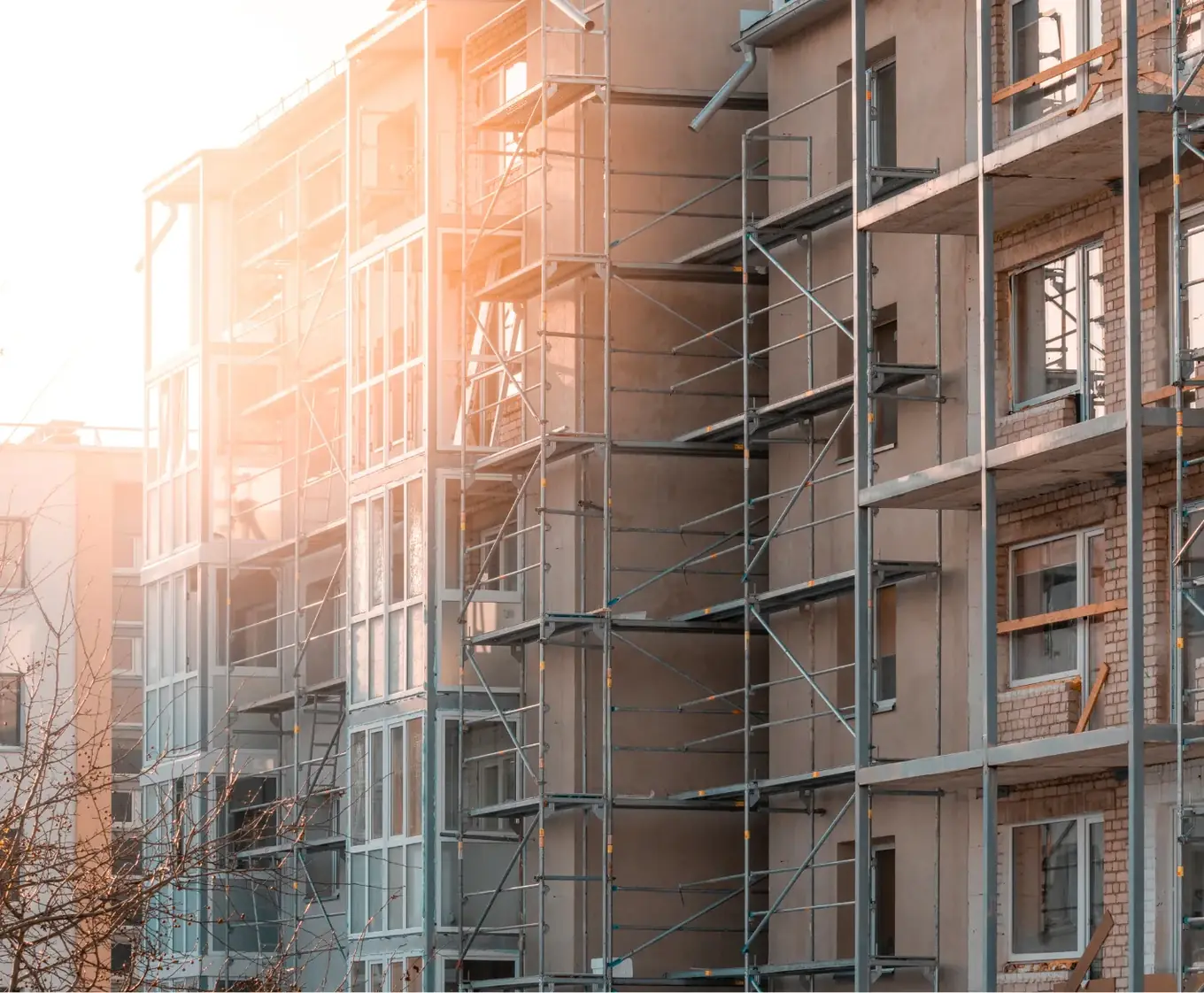Appartementsgebouw tijdens renovatiewerken